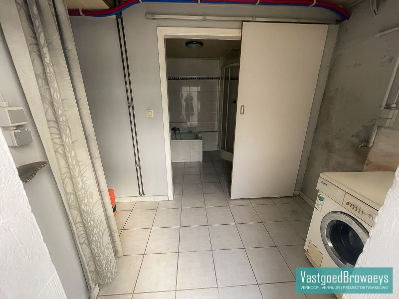 Centraal gelegen te renoveren woning met tuin foto 4