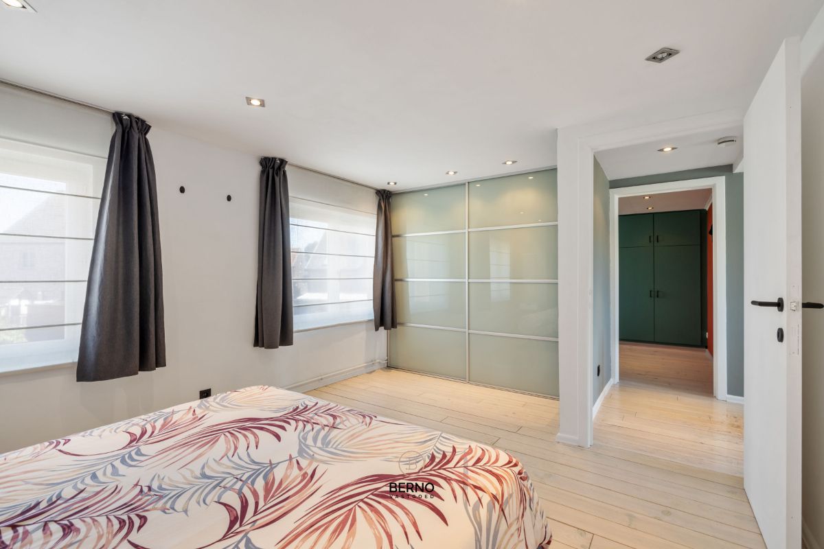 Instapklare rijwoning met 3 slaapkamers, ruime garage en zongerichte tuin. foto 18