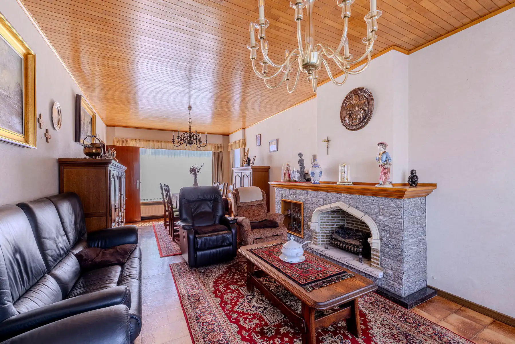 Te renoveren woning met veel potentieel op rustige locatie foto 3