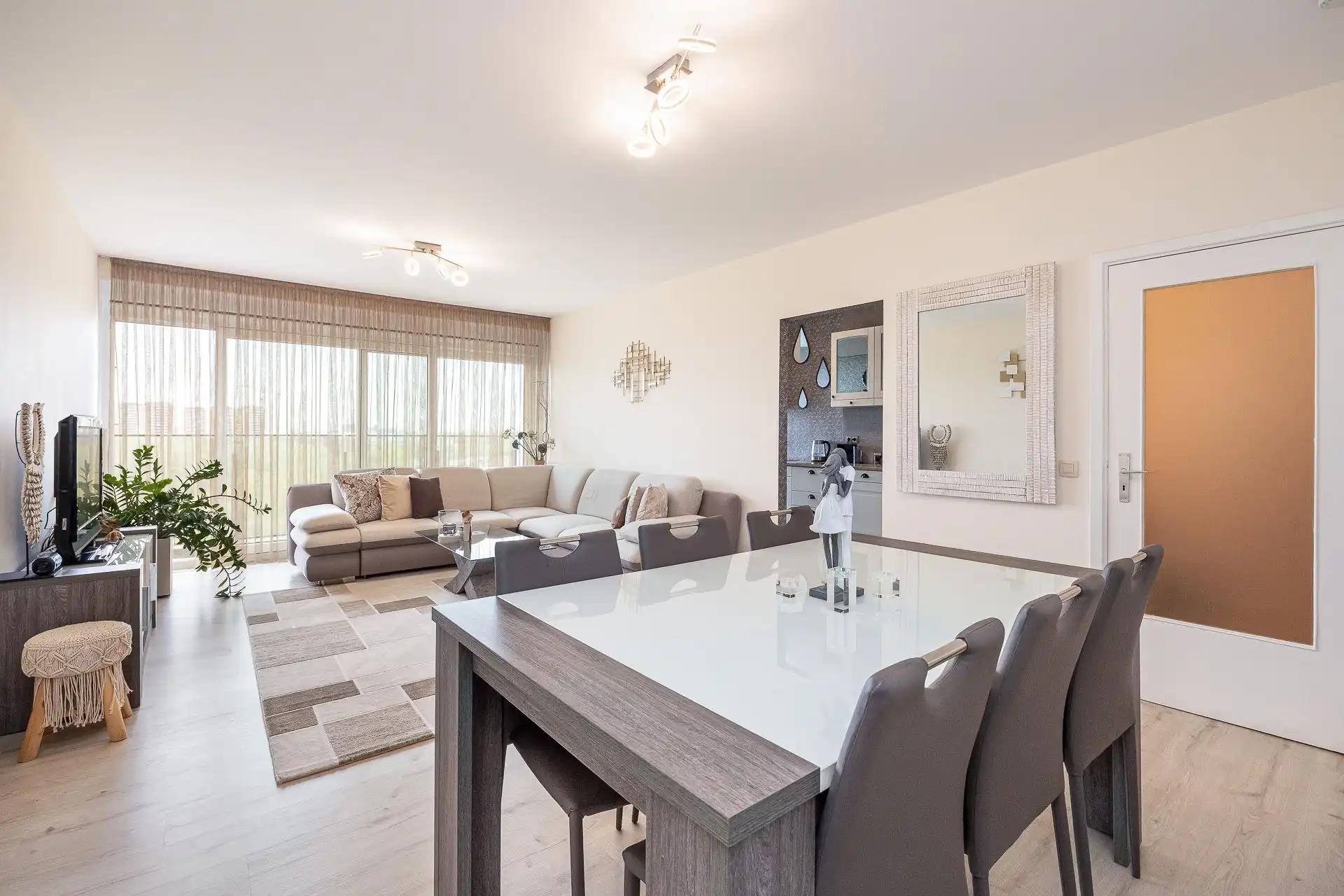 Verzorgd appartement met terras op uitstekende locatie foto 5