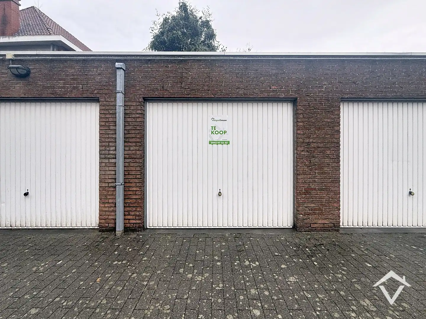 Garagebox gelegen in centrum Ardooie foto 6