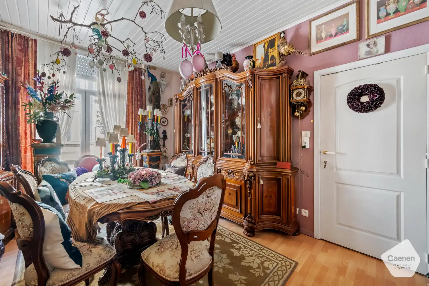 Op te frissen centraal gelegen 2 slaapkamer appartement foto 4