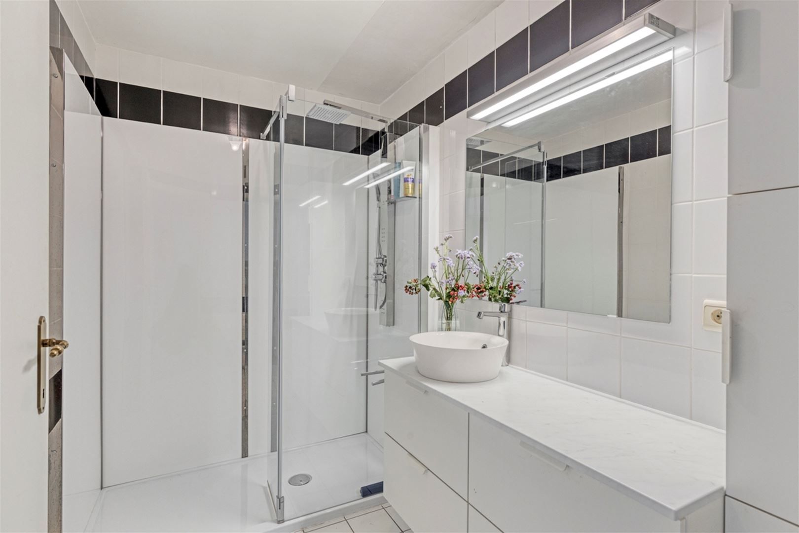 Gunstig gelegen appartement van ong 100 m2 met garage foto 16