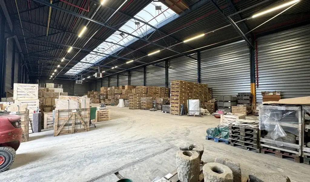 Logistieke loods met kantoren te huur in Bornem foto 9