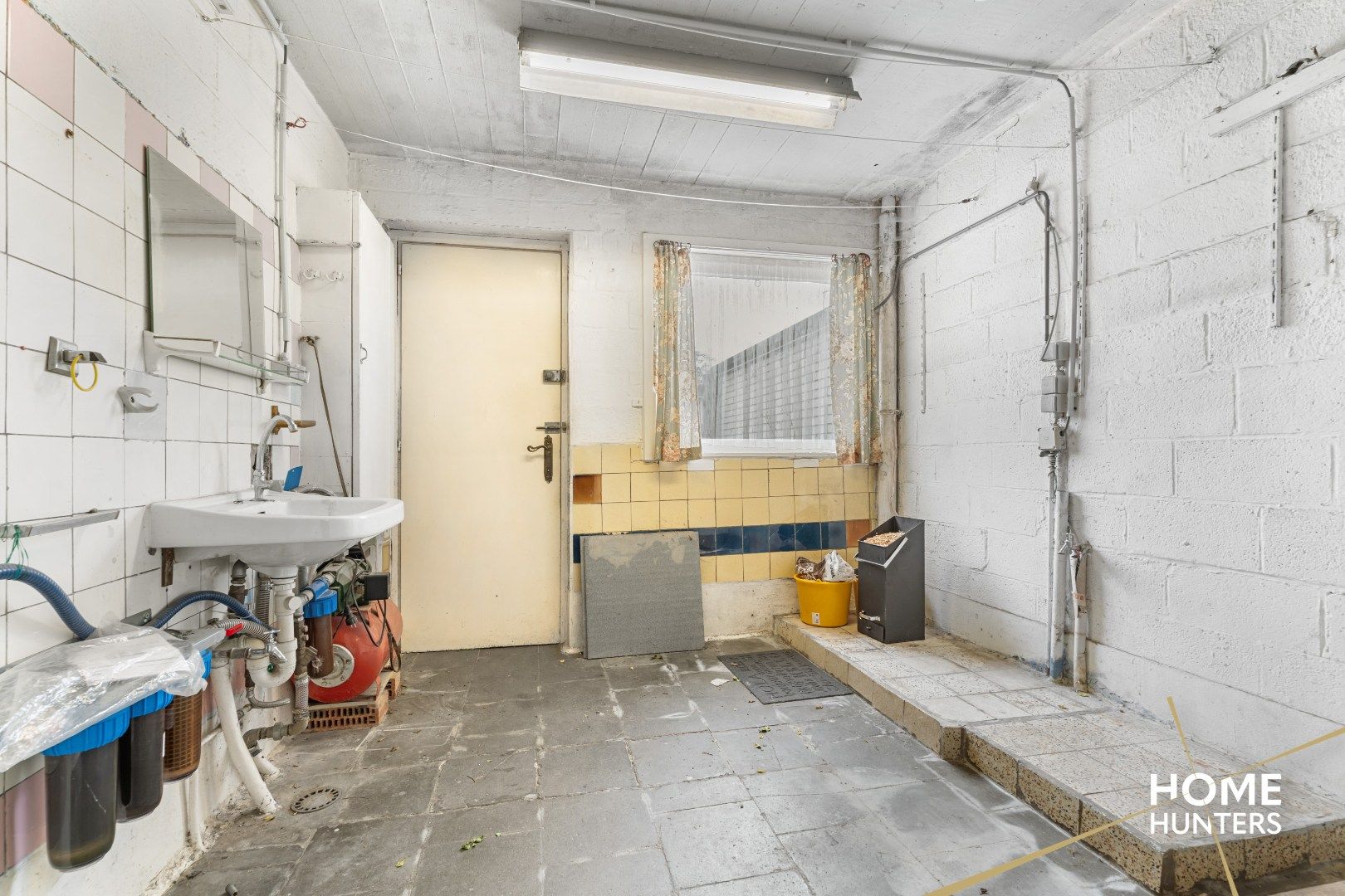 Rijwoning met garage en ruime tuin in Zwevegem foto 19
