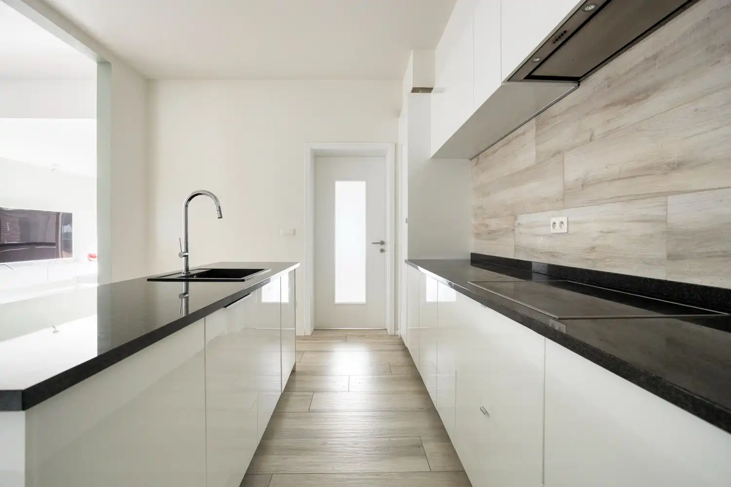 Ruime gerenoveerde gezinswoning met 3 slaapkamers op een uitzonderlijk perceel foto 9