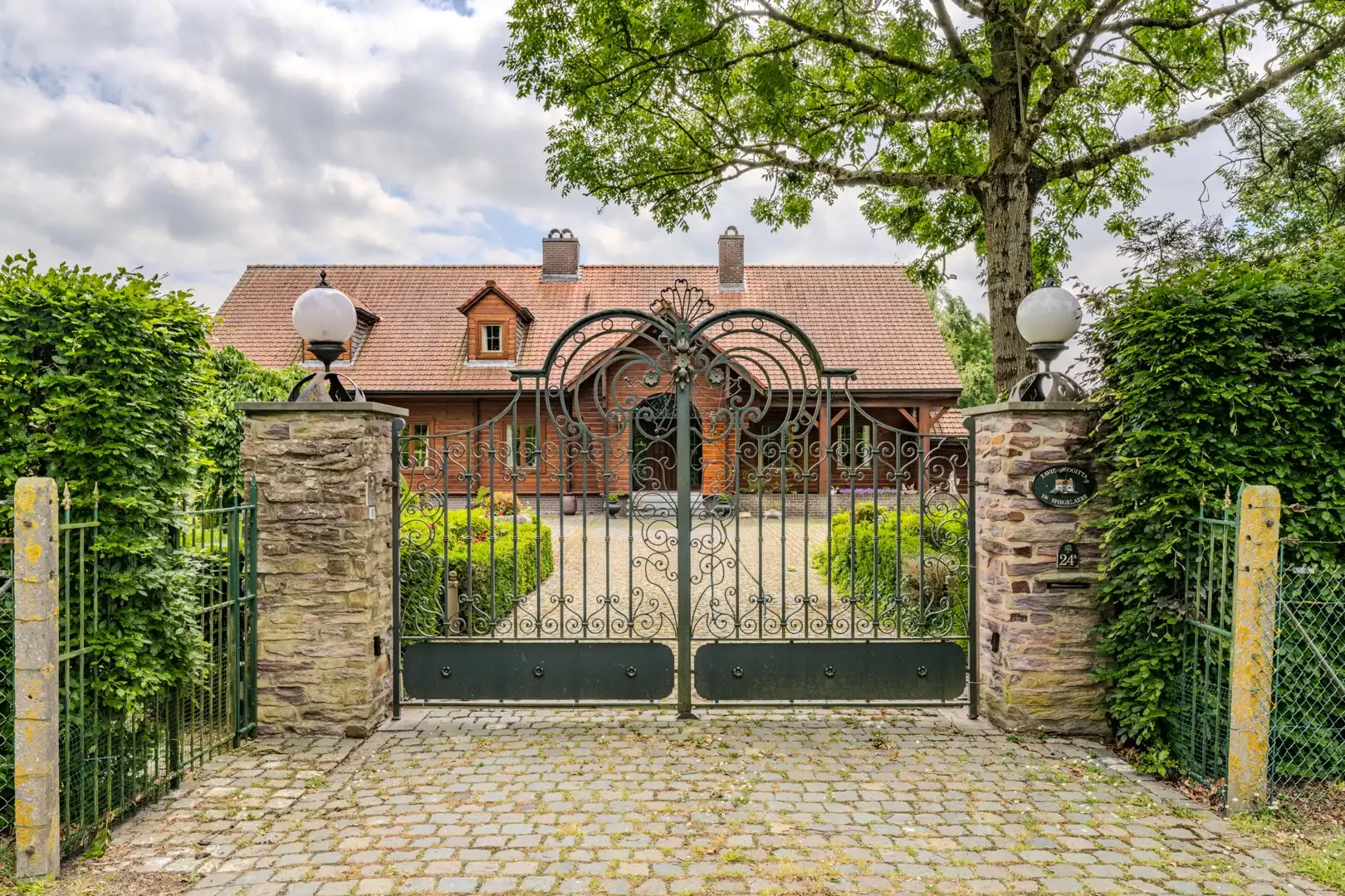 Ruime villa met mooie tuin foto 2