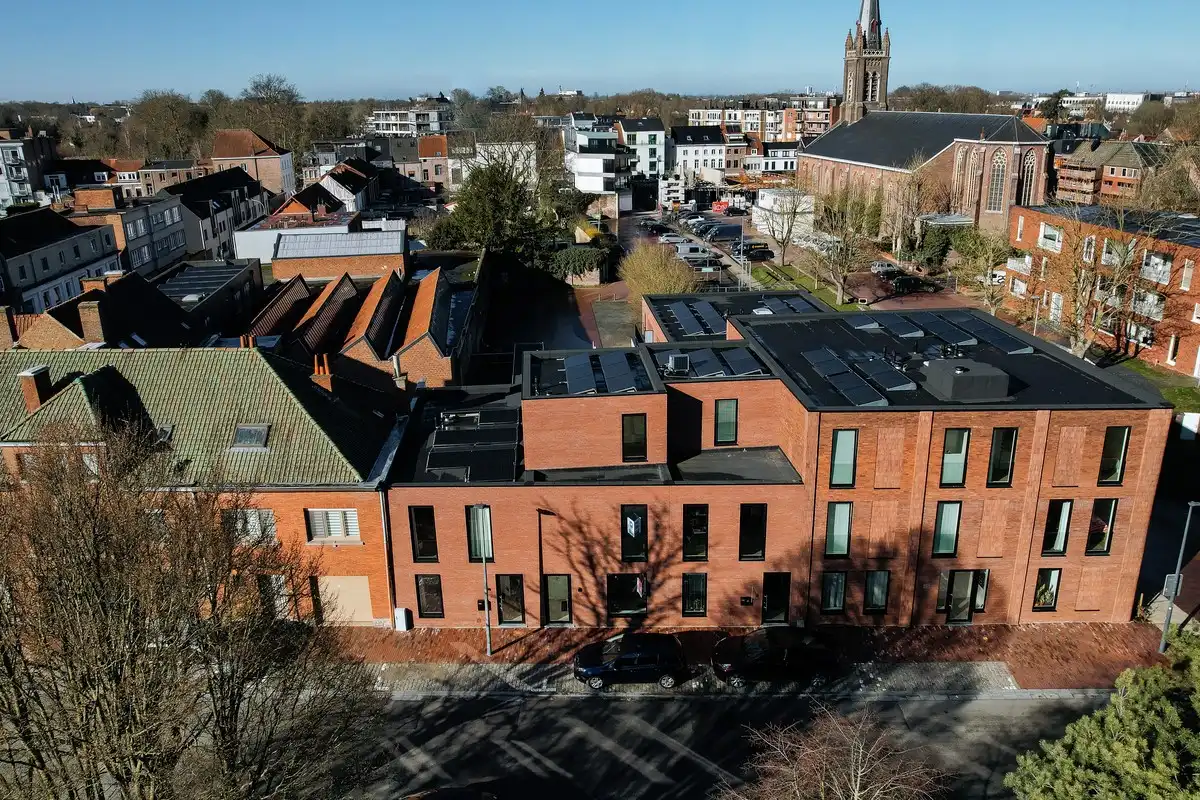 Moderne stadswoning met tuin en dakterras in hartje Kortrijk foto 3