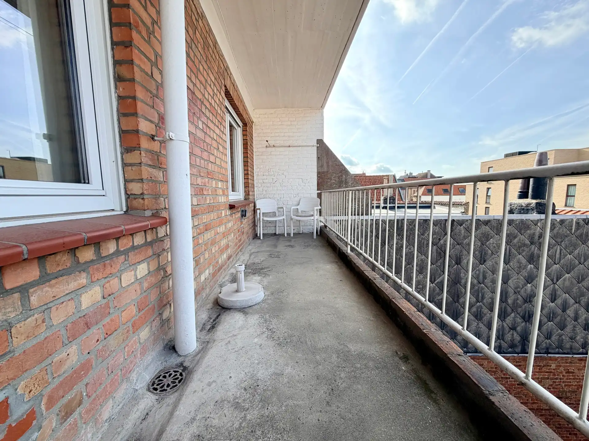 Instapklaar 2-slaapkamerappartement met grote GARAGE foto 14