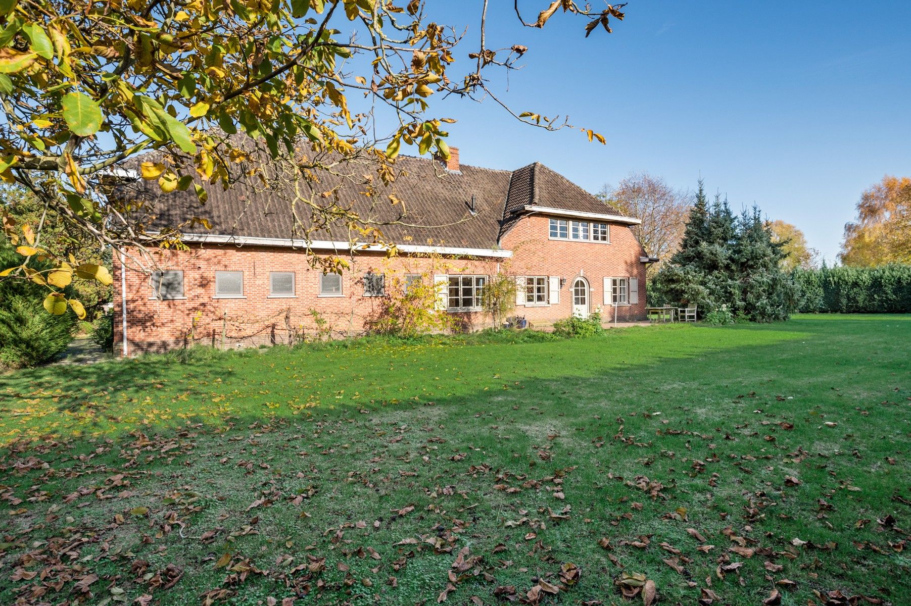 Hoevevilla op uniek perceel met veel potentieel foto 2