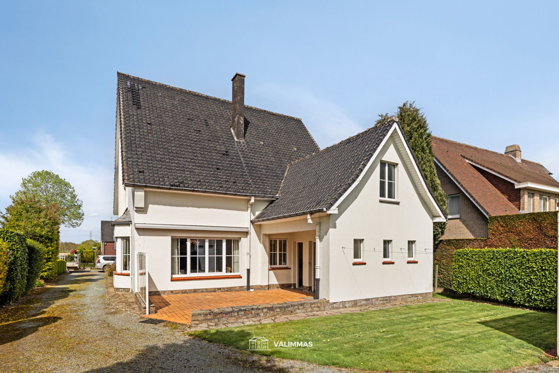 Zeer ruime en stijlvolle klassieke villa met garage en tuin foto 3