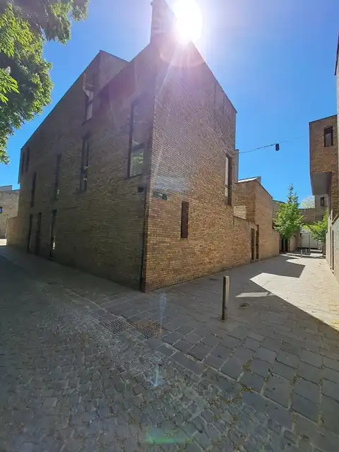 Comfortabele en lichtrijke 2-slaapkamerwoonst met TERRAS te huur in Brugge foto 2
