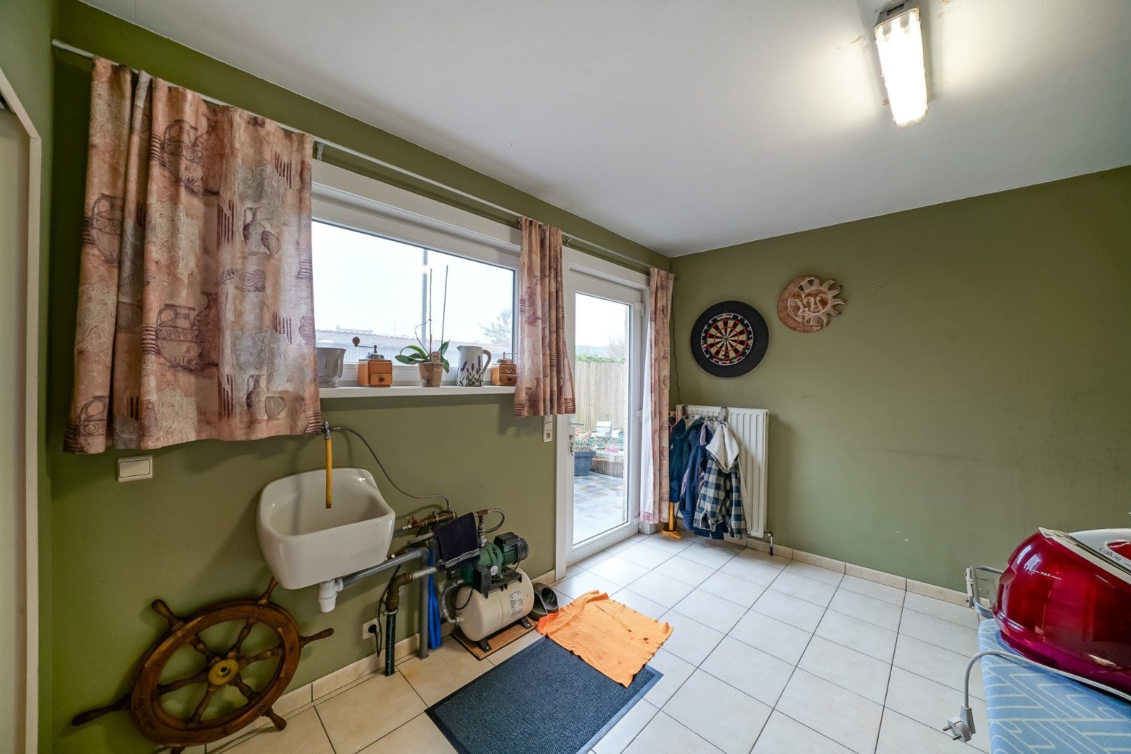 Gezinswoning met diepe tuin en uitweg achteraan foto 13