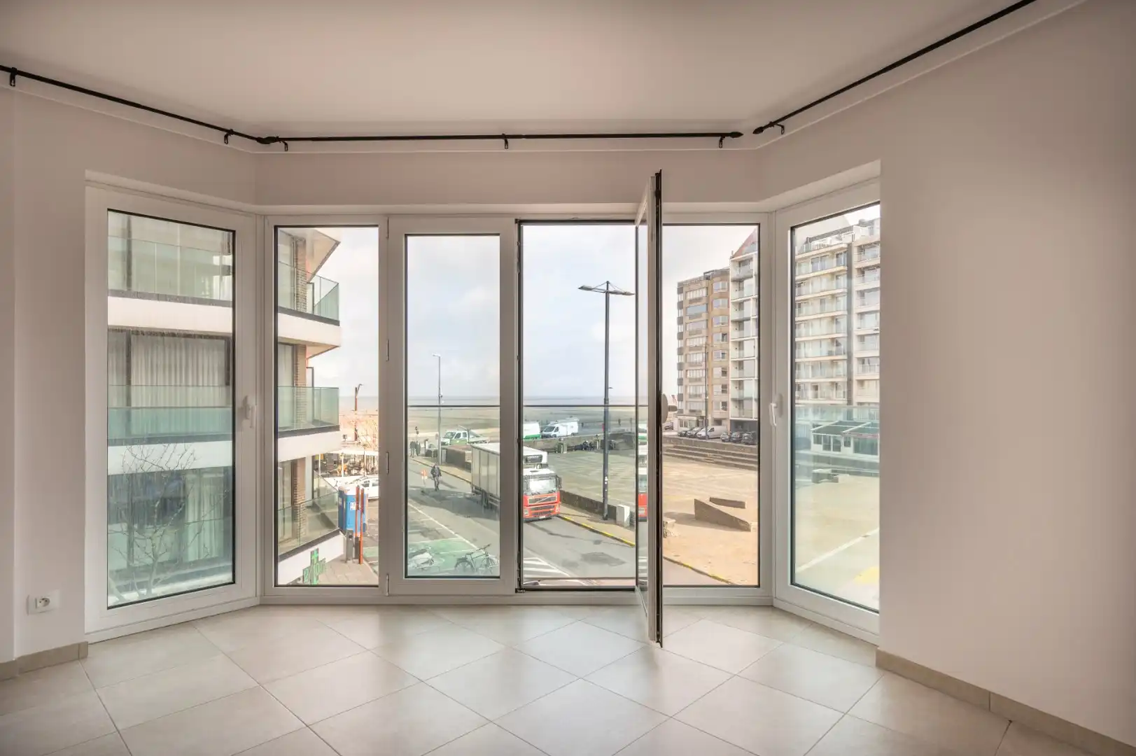 Hoekappartement met 2 slaapkamers en mooi zeezicht foto 3