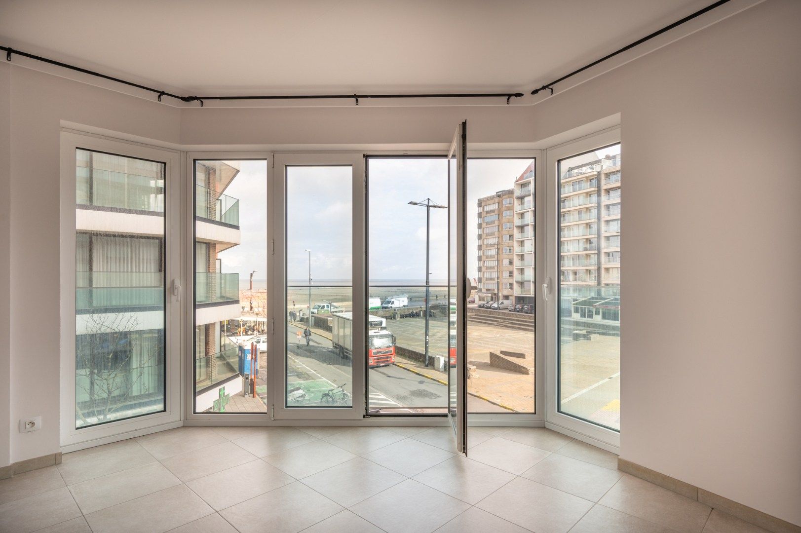 Hoekappartement met 2 slaapkamers en mooi zeezicht foto 3