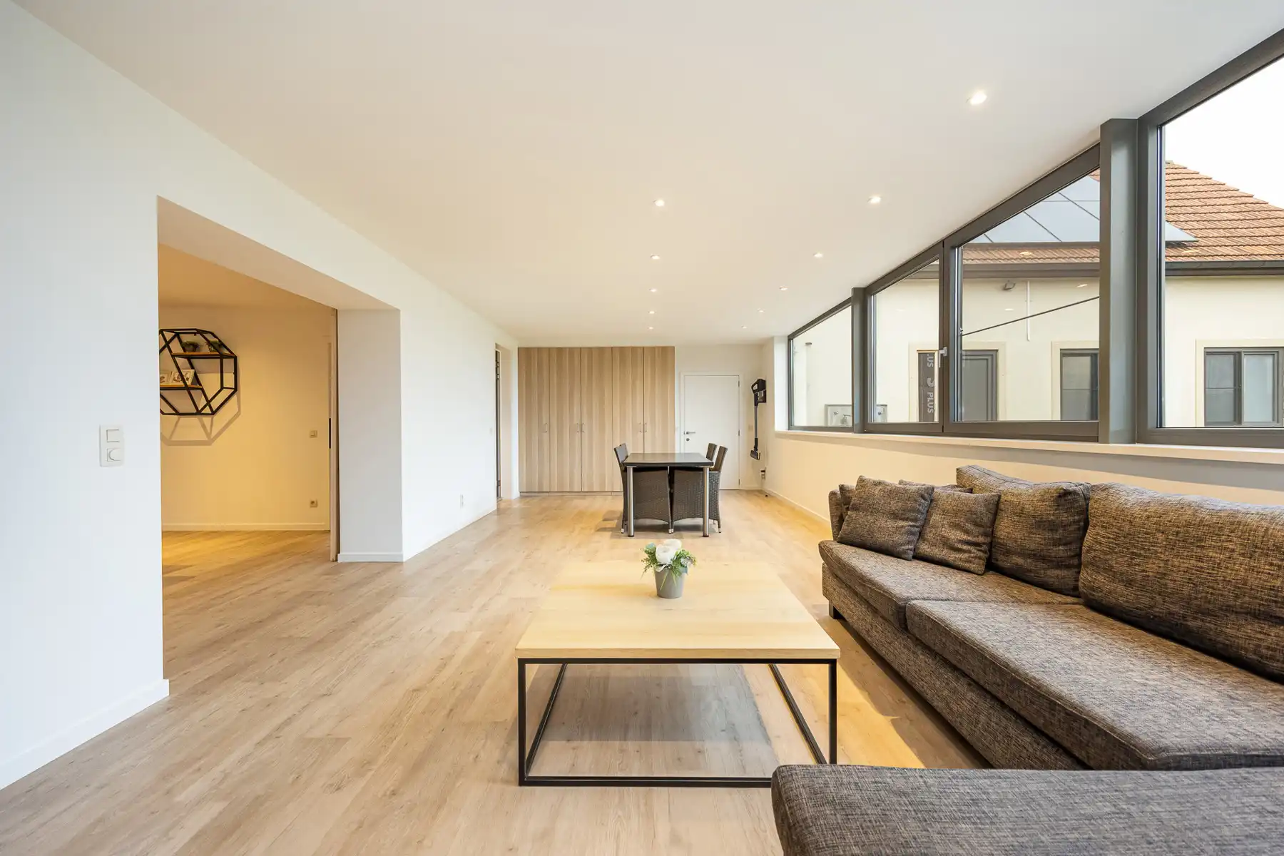 Landelijk gelegen woning met 4 slaapkamers, polyvalente werkruimte en binnenzwembad.  foto 8