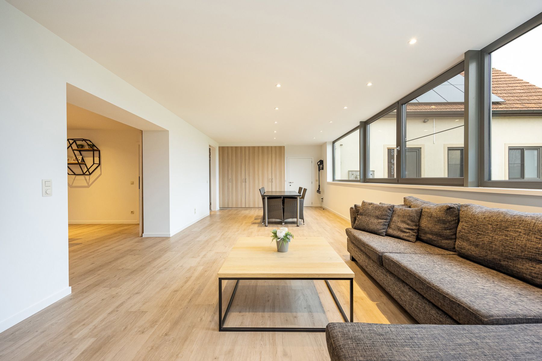 Landelijk gelegen woning met 4 slaapkamers, polyvalente werkruimte en binnenzwembad.  foto 8