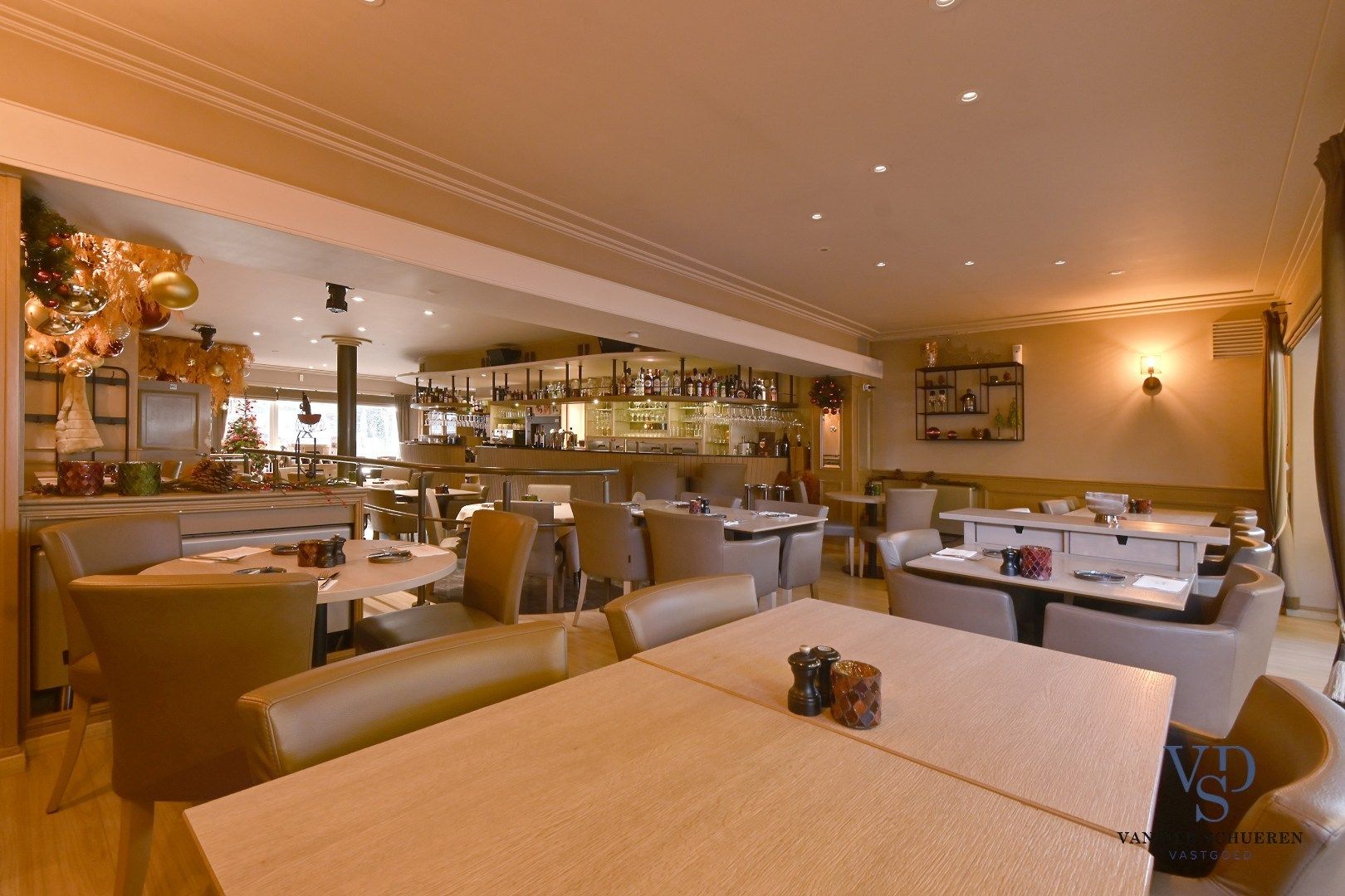 Handelspand (>300 m²) en 2 appartementen. foto 4