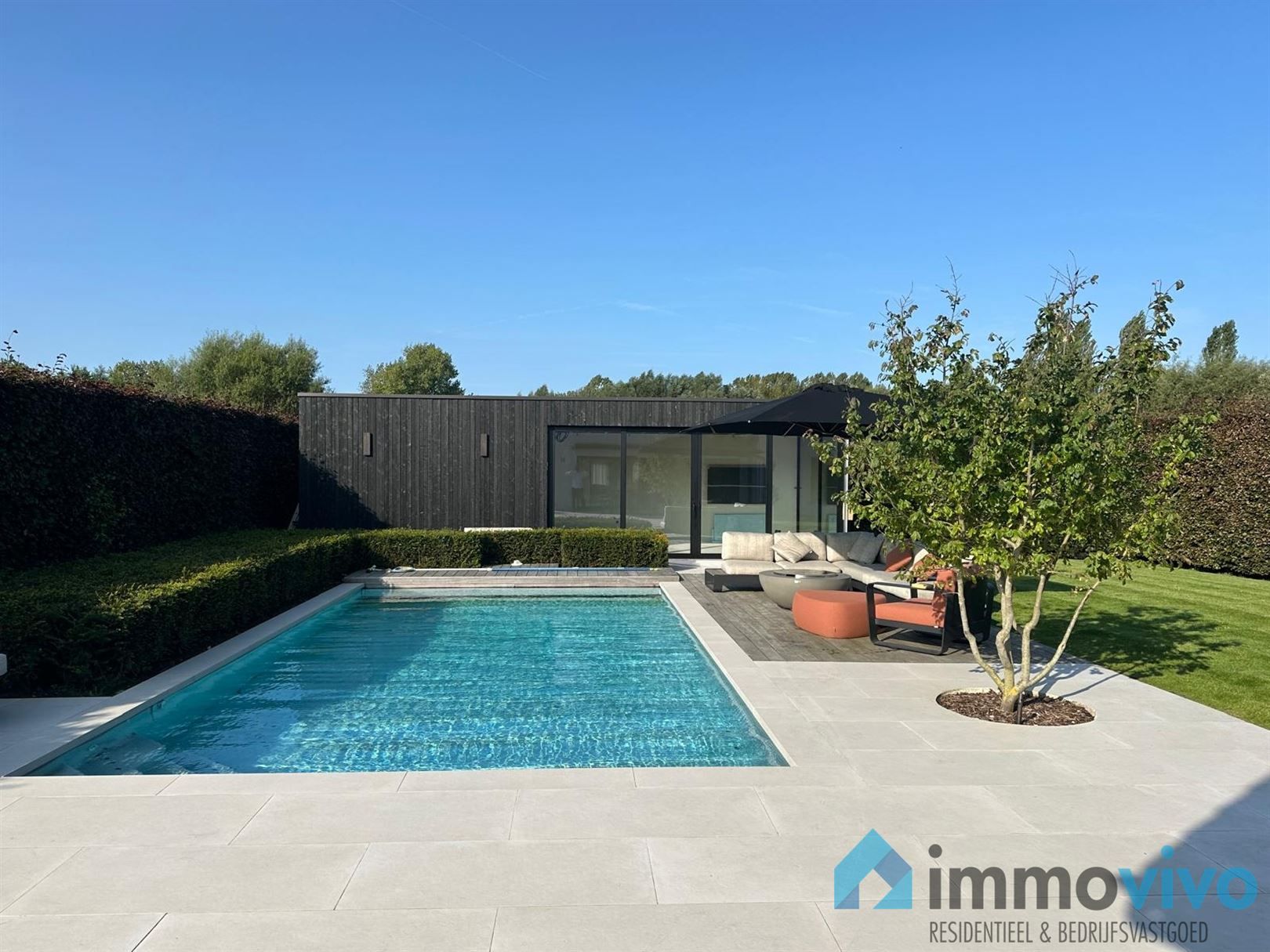 Hoogwaardig gerenoveerde villa met poolhouse en zwembad foto 27
