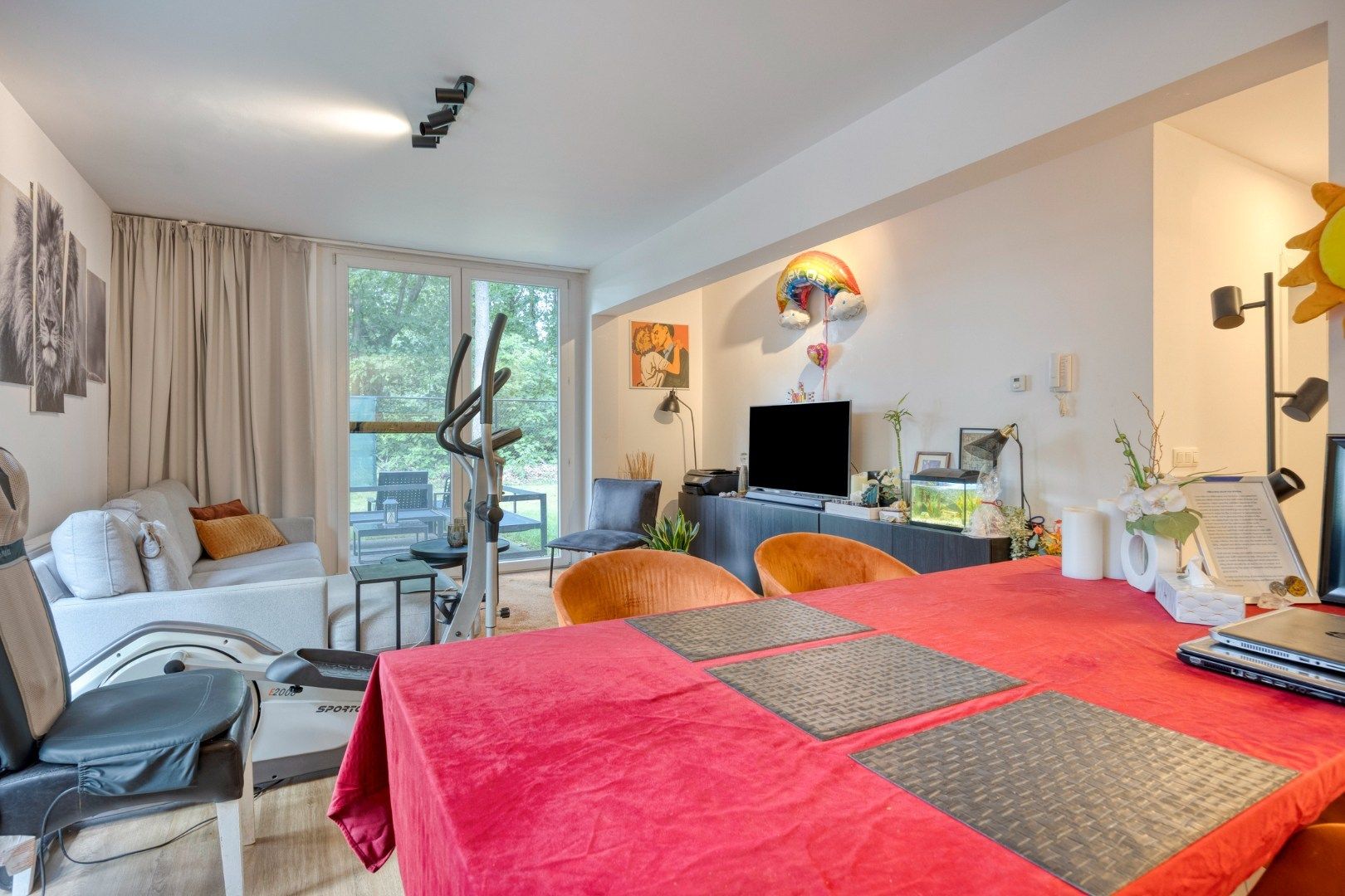 Gelijkvloers appartement met 2 slpks, ruime tuin, autostaanplaats en optionele garage ! foto 8