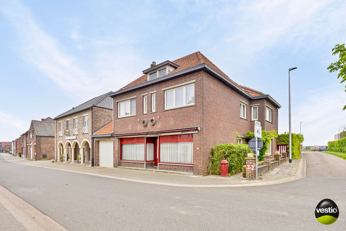 Hoofdfoto van de publicatie: AUTHENTIEKE HANDELSWONING MET TUIN TE VLIERMAAL.