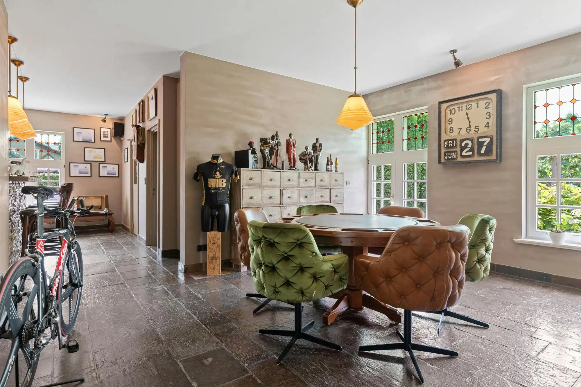 Villa met praktijkruimte en weilanden te koop in Geel foto 22