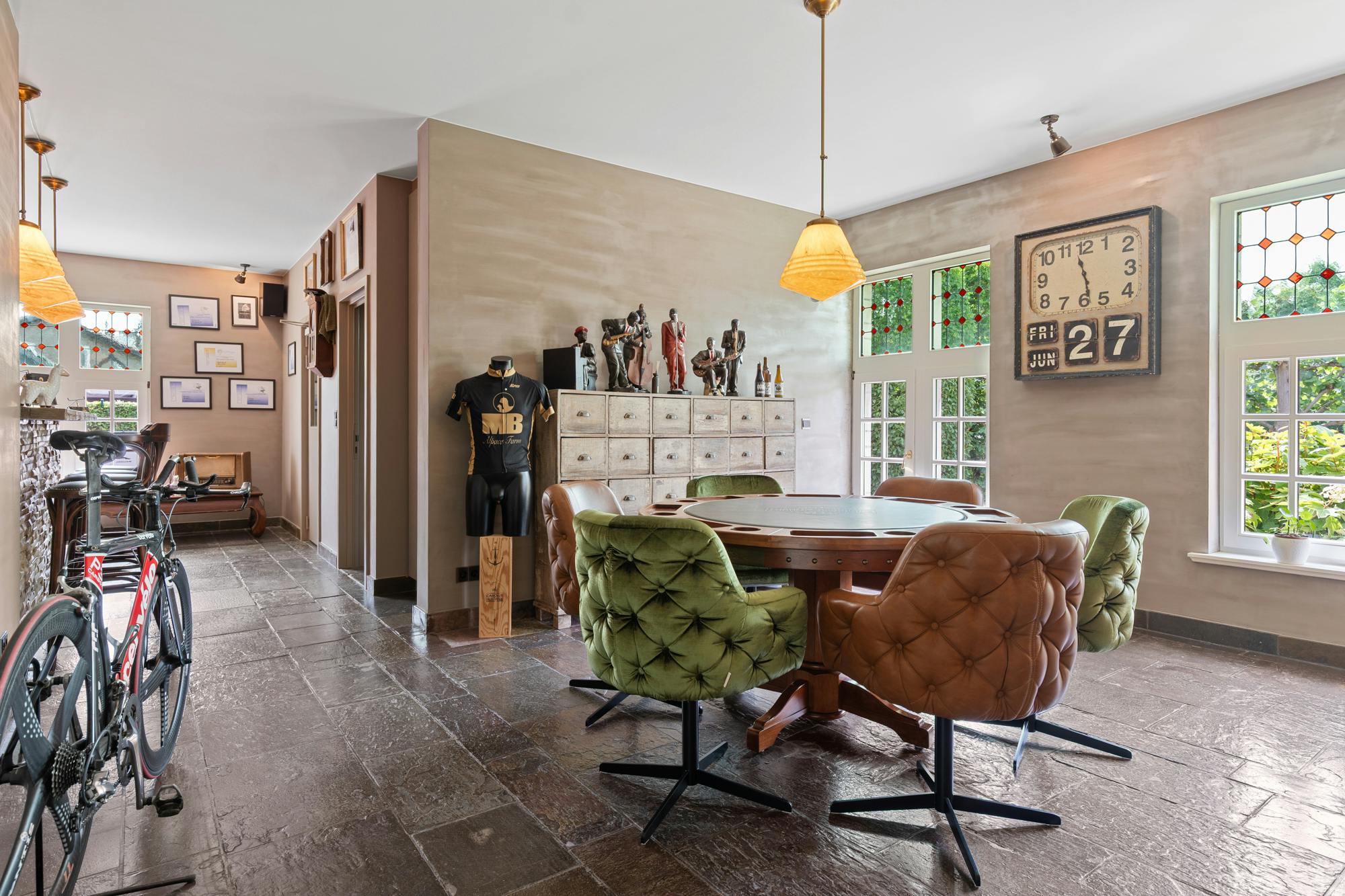 Villa met praktijkruimte en weilanden te koop in Geel foto 22