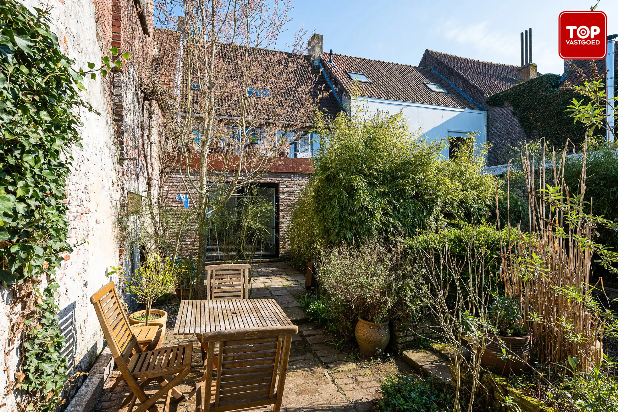 Authentieke en ruime woning met 3 slaapkamers, groot atelier en zonnige tuin foto 26