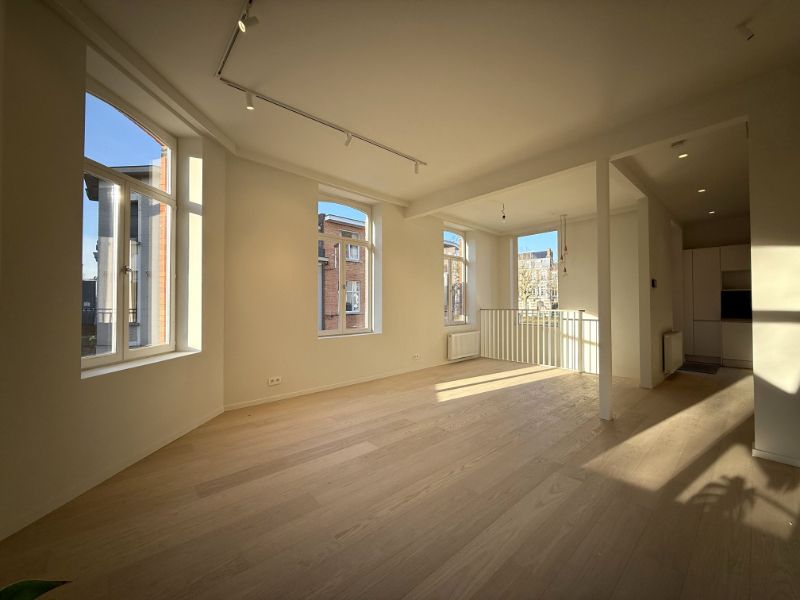 Unieke gerenoveerde triplex appartement met zicht op Coupure foto 6