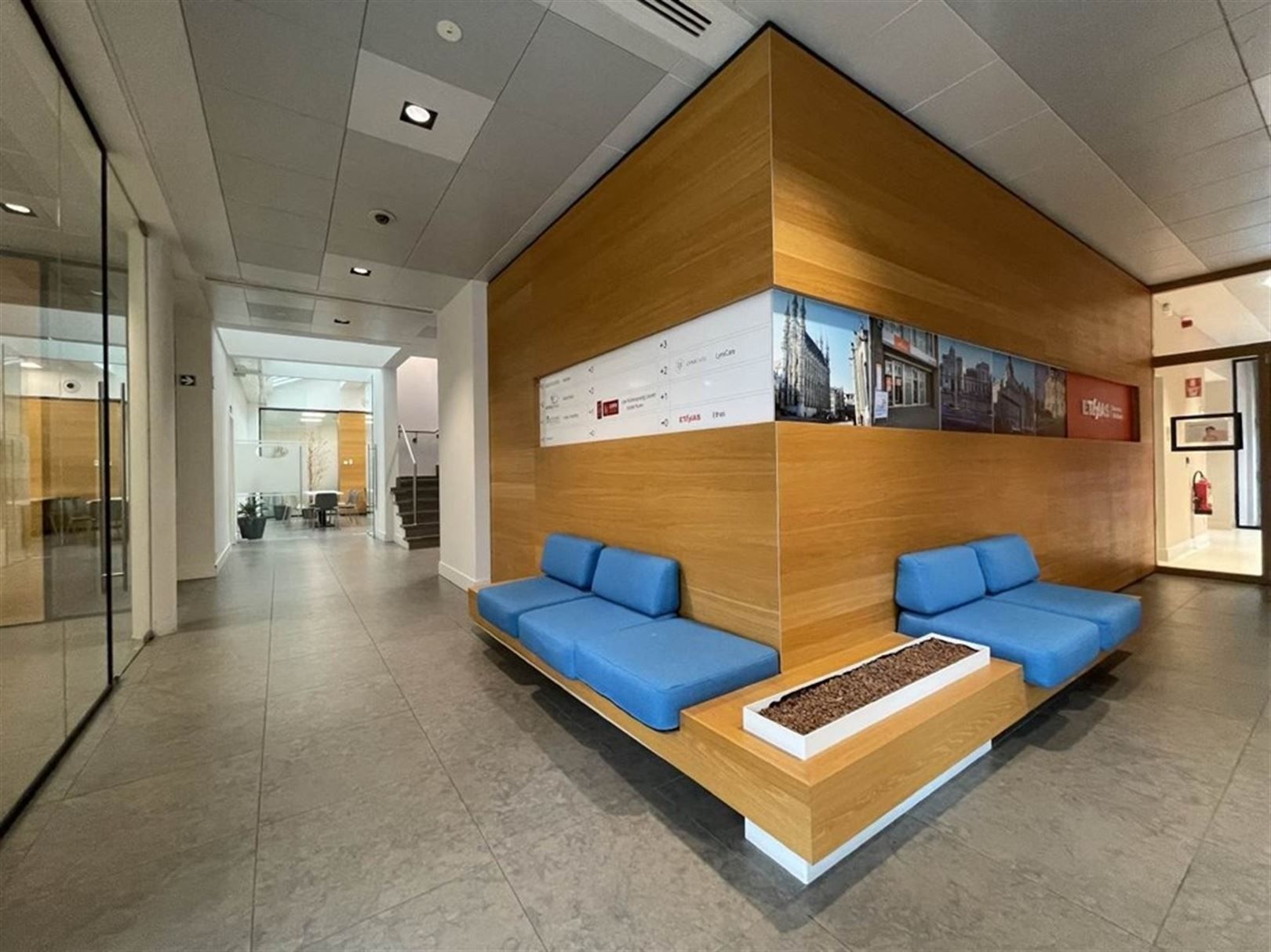 Kantoorgebouw foto 2