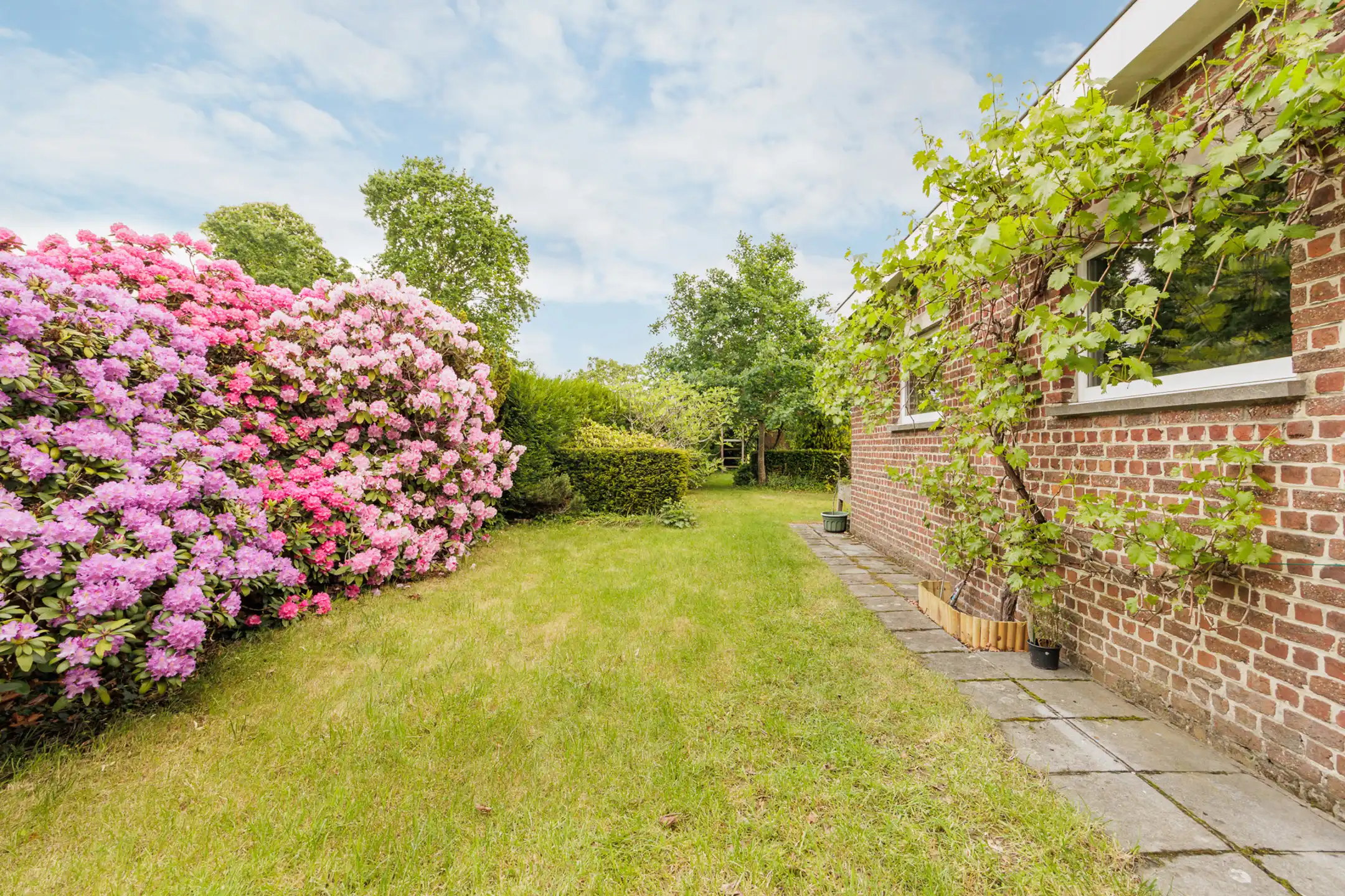Charmante driegevelwoning met garage foto 16