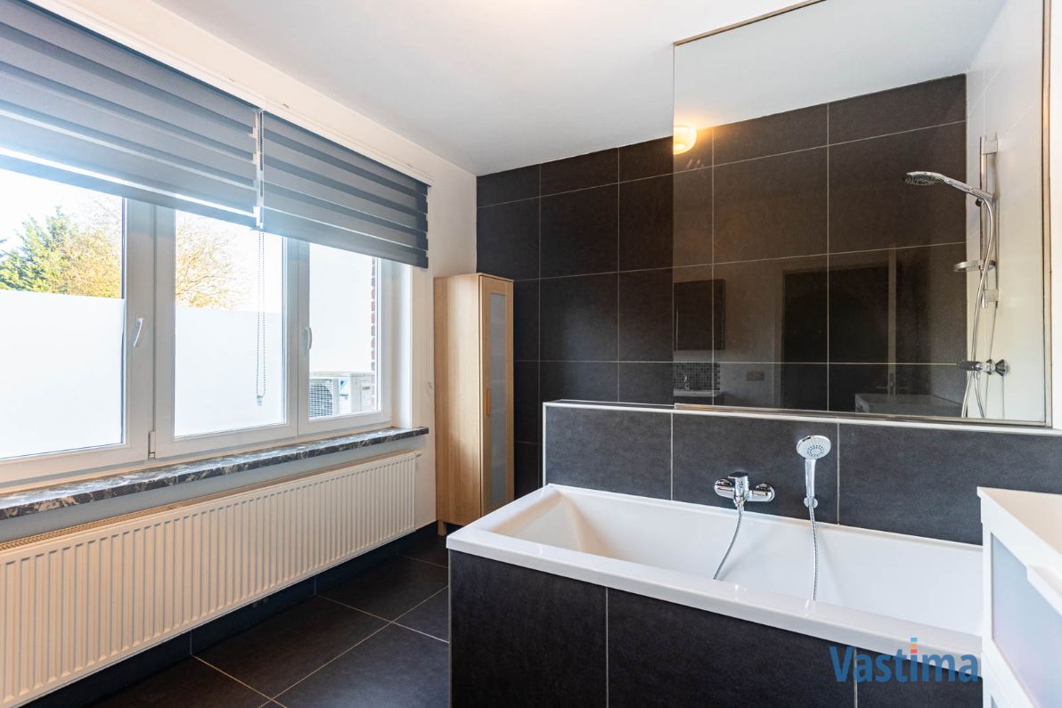 Instapklare, lichtrijke én gerenoveerde gezinswoning foto 19