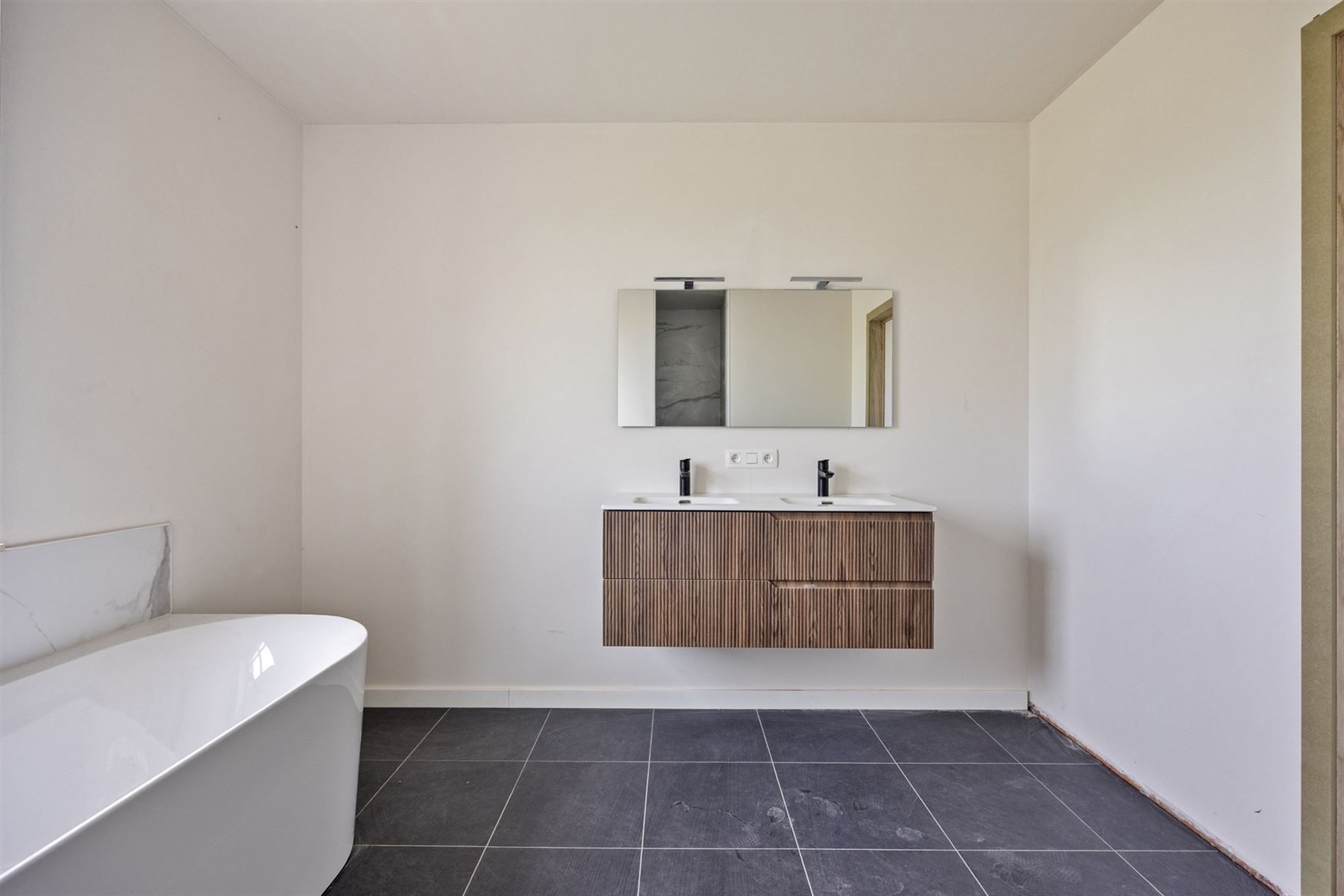 Uitzonderlijke nieuwbouwwoning in landelijke stijl foto 15