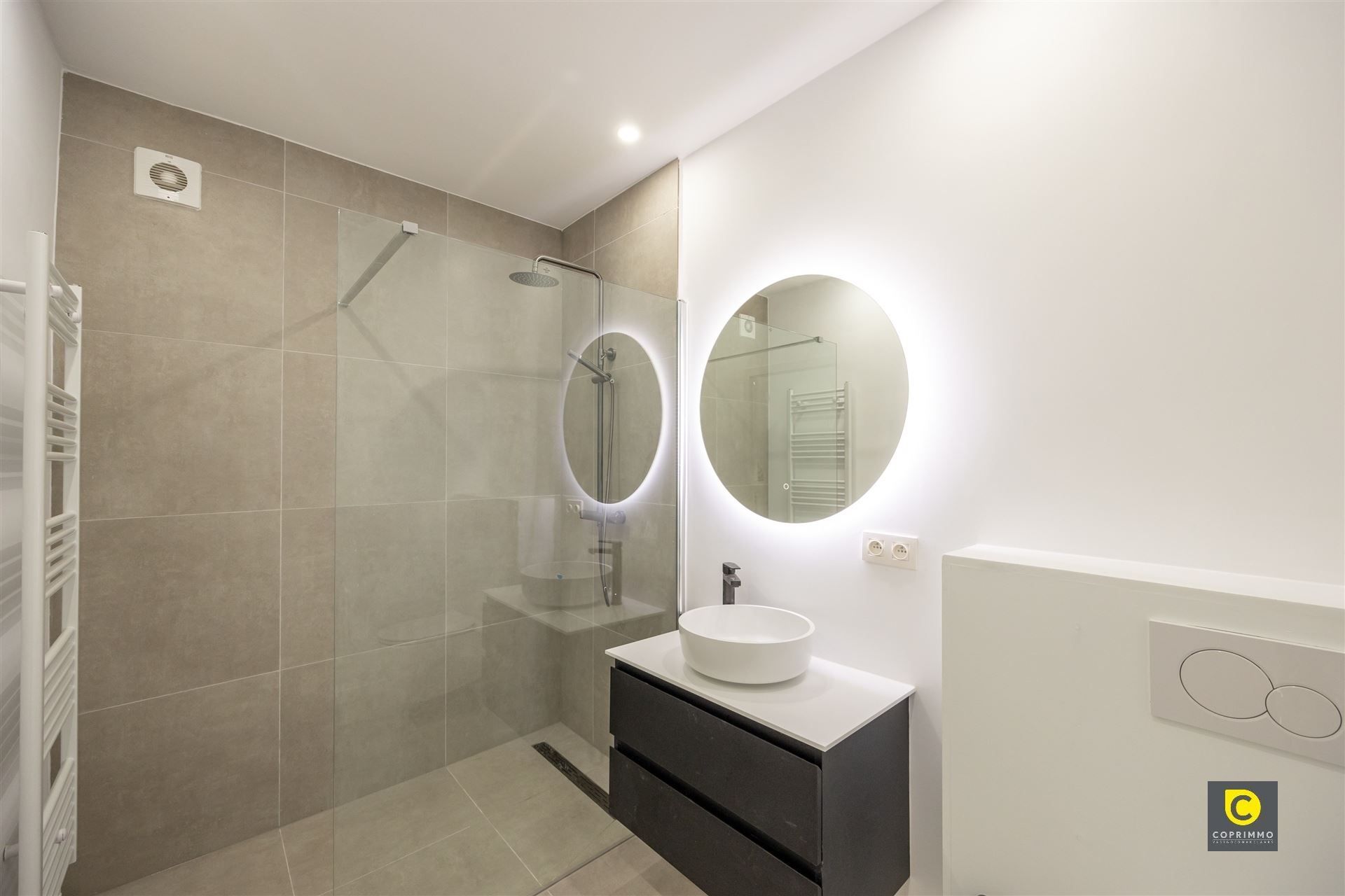 Recent gerenoveerd appartementsgebouw op toplocatie! foto 25