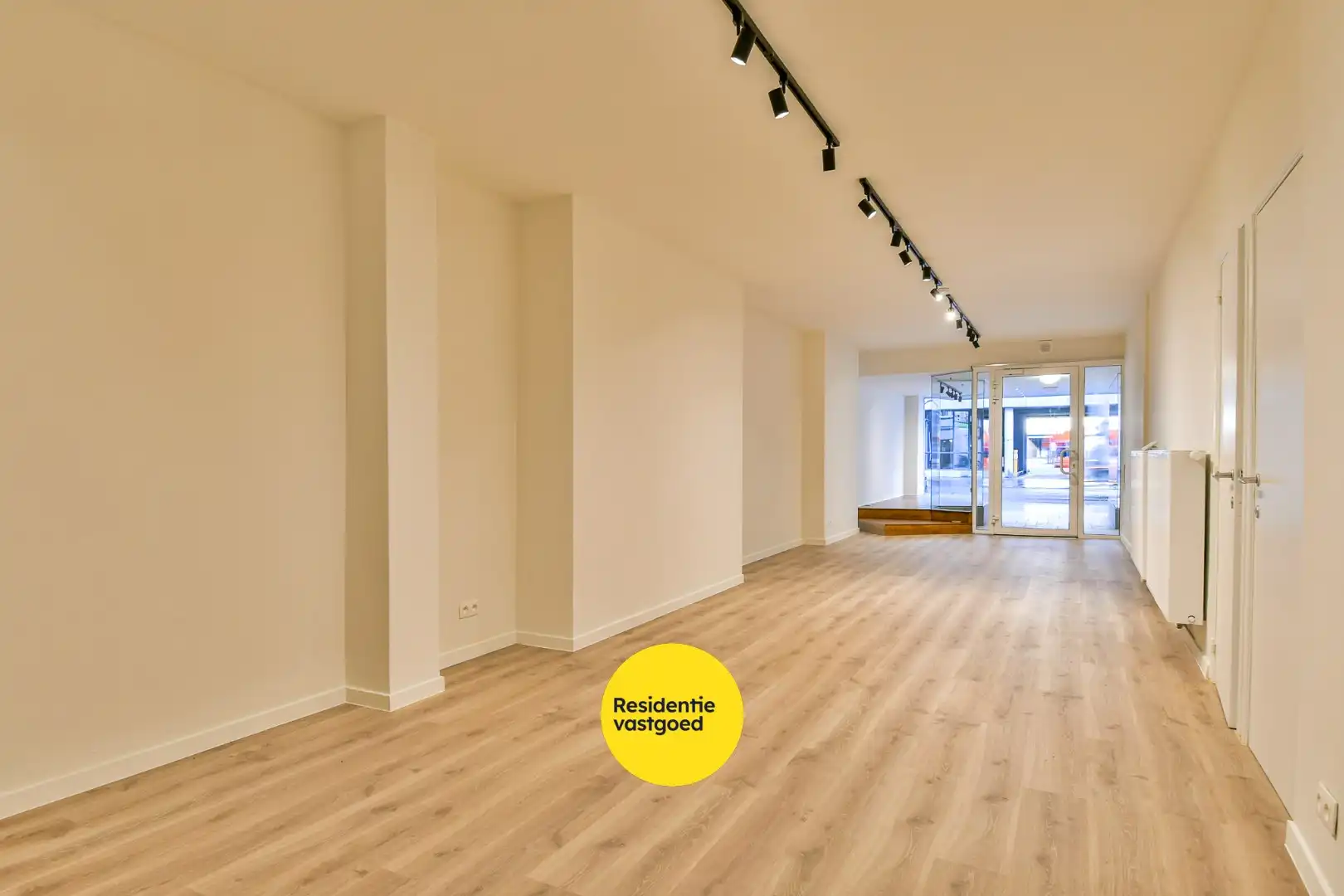 Gelijkvloerse handelsruimte op toplocatie te Oostende foto 4