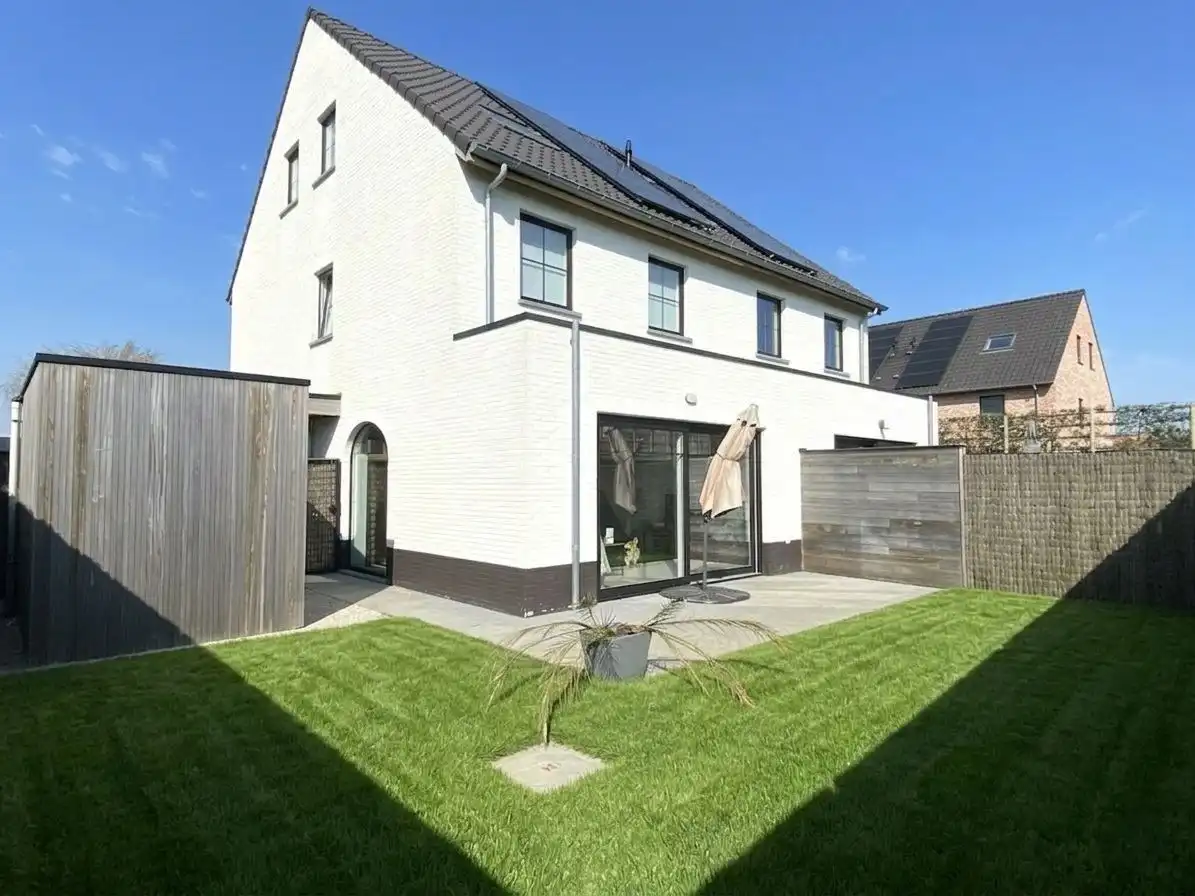 VERRASSEND RUIME WONING GELEGEN IN RUSTIGE WOONWIJK TE PITTEM foto 13