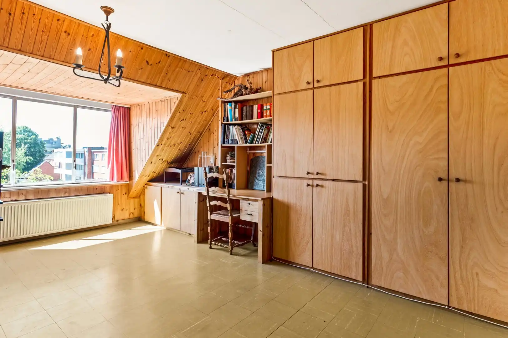 Te renoveren huis met 5 slp, garage en veel mogelijkheden! foto 25