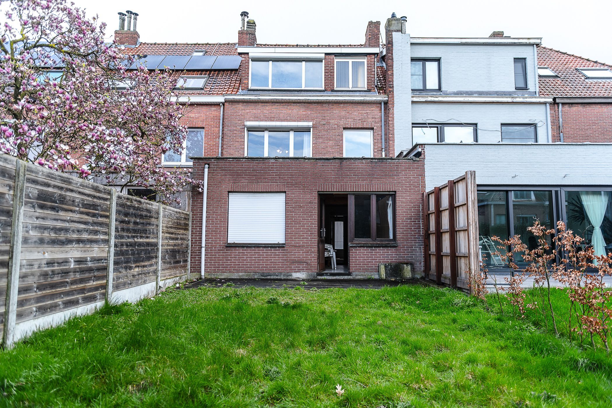 Te moderniseren woning met 4 slaapkamers, tuin en garage foto 3