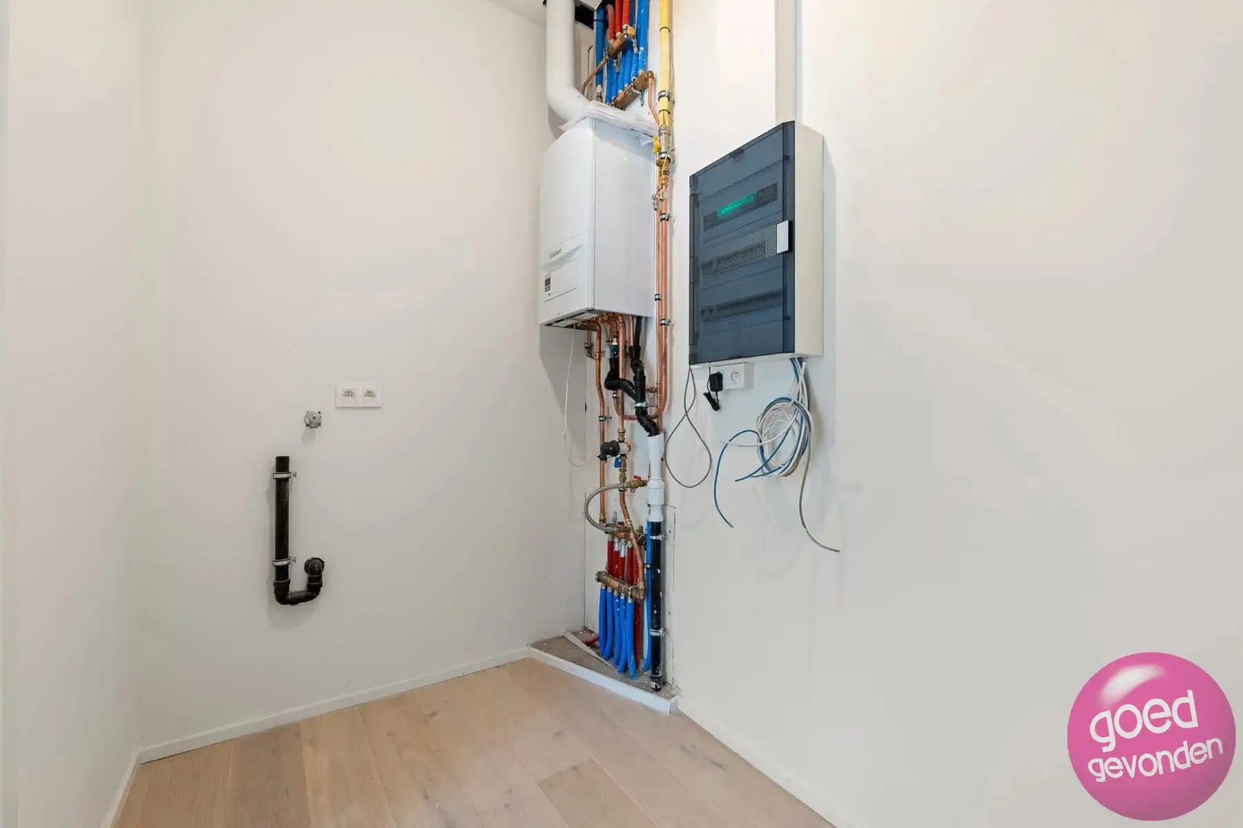 NIEUW APP - 1of2 SLK - TERRAS - KELDER - CENTRUM - GEEN BTW foto 15