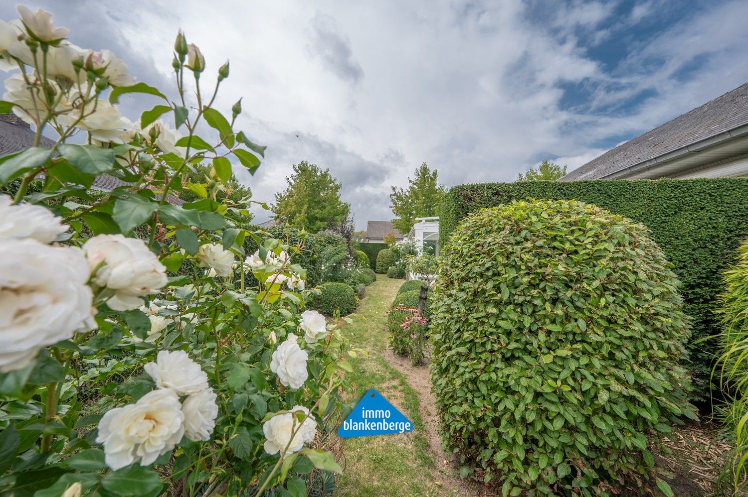 Ruime alleenstaande bungalow met tuin in rustige wijk foto 3