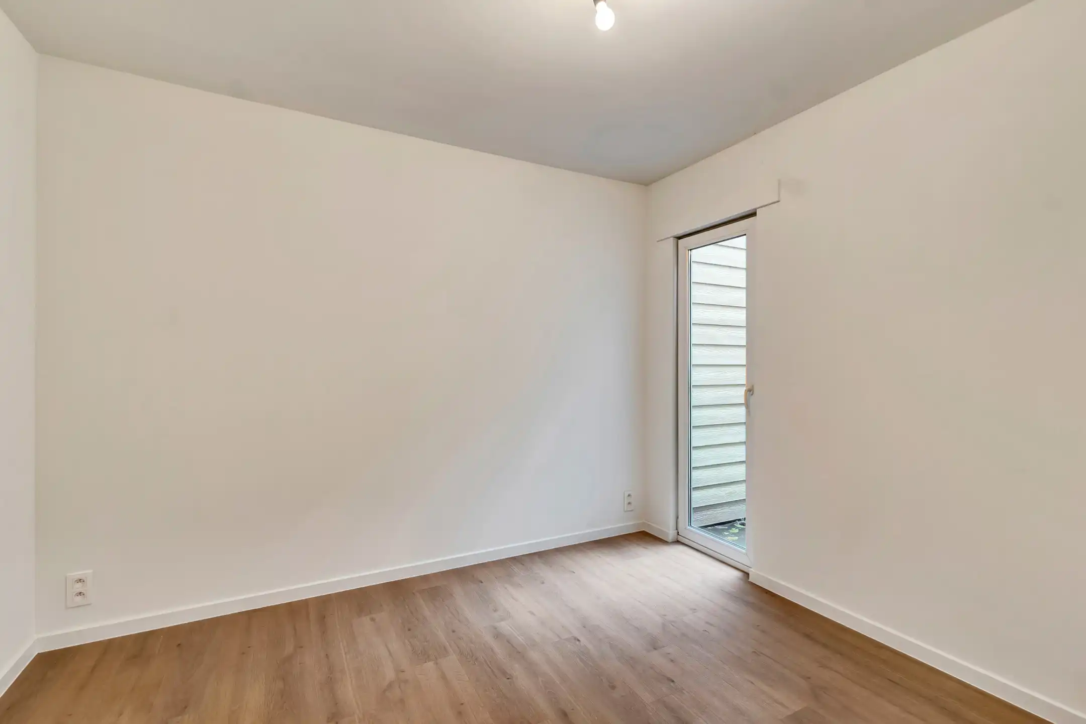 Instapklaar gelijkvloers appartement met tuin nabij centrum foto 8