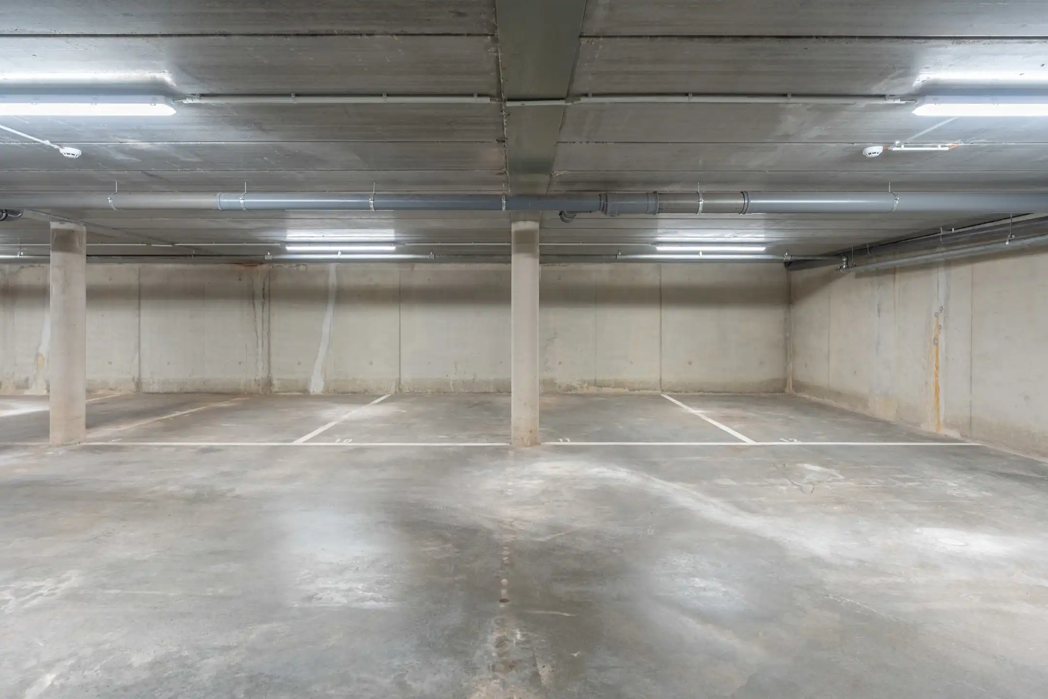 Zeer gunstig gelegen ondergrondse autostaanplaatsen te koop! foto 10