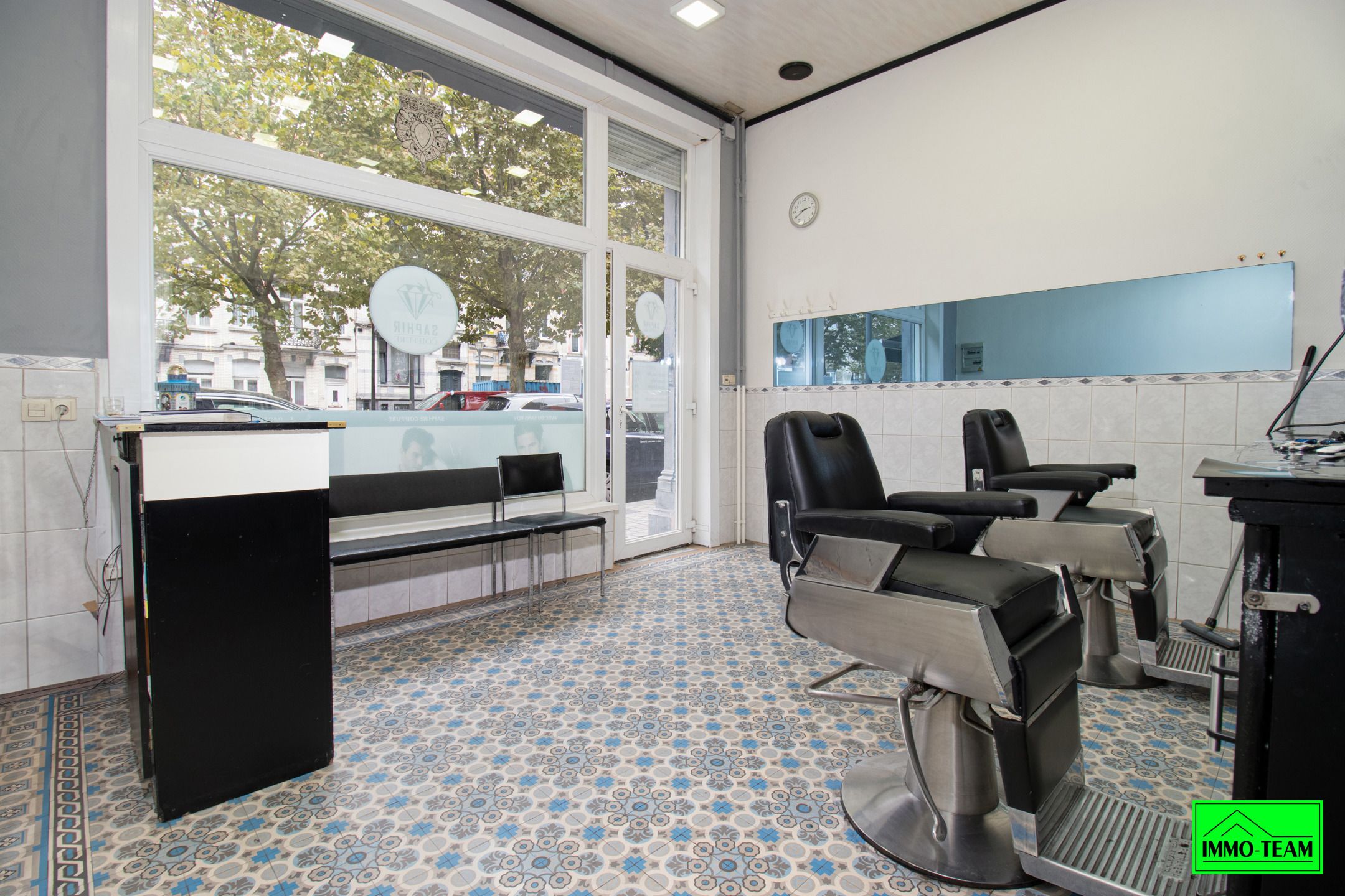 Opbrengsteigendom met handelszaak en 2 duplexappartementen foto 17