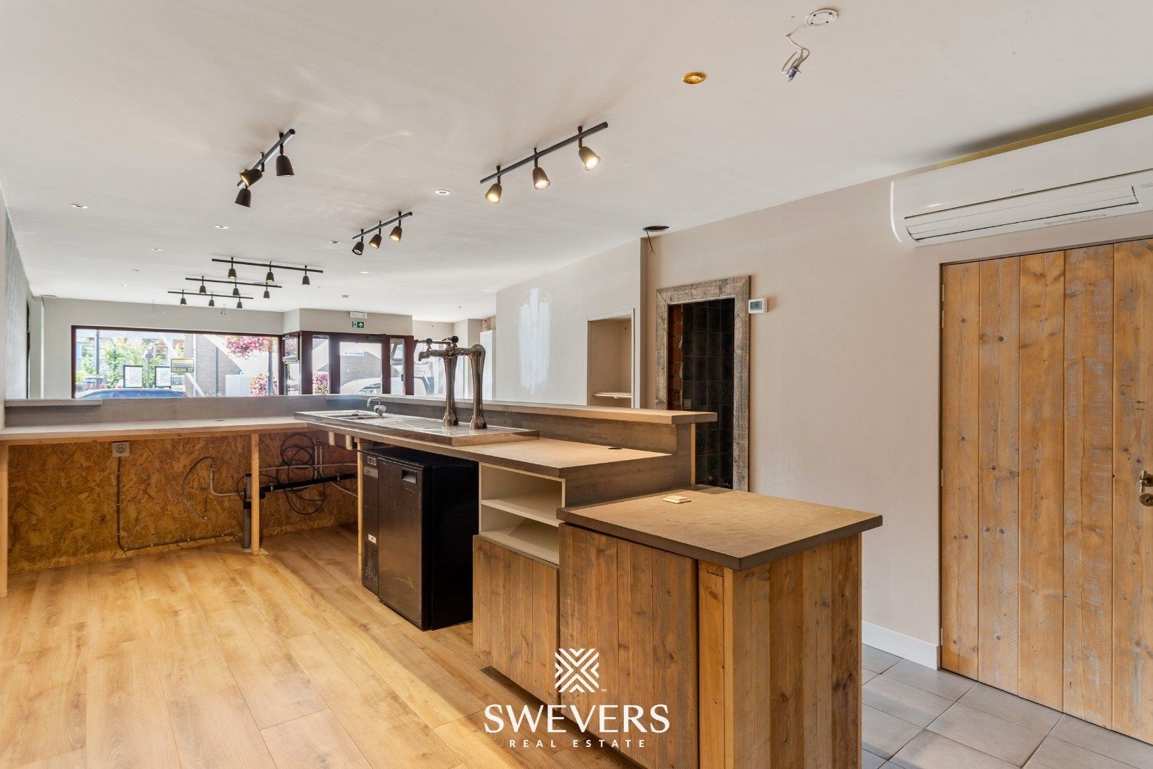 Recent vernieuwd handelspand op toplocatie te Lummen centrum foto 7