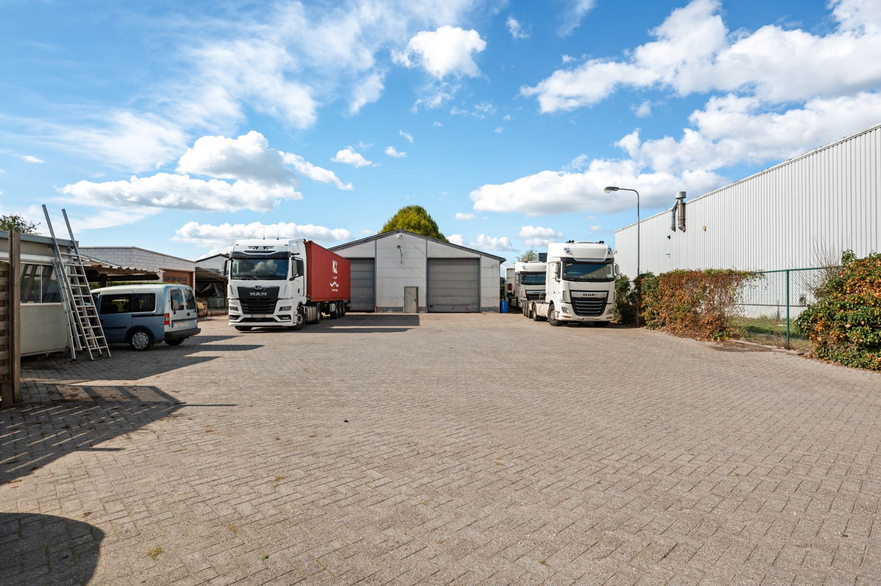 IN OPTIE. Woning met industriehal (212m2) op 2229m2 grond foto 4