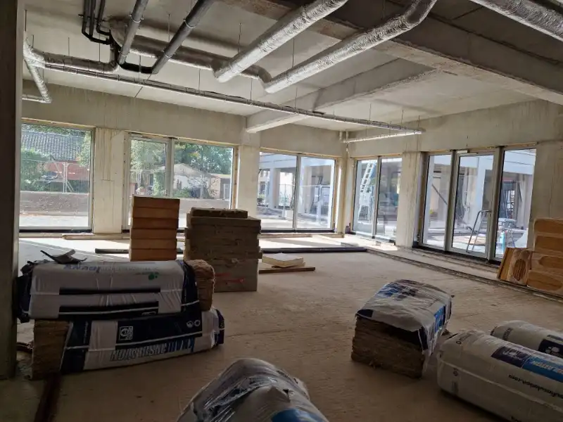 Centraal gelegen nieuwbouw handelsgelijkvloers (160m²) met gezellig terras (130m²) op een TOPlocatie! foto 13