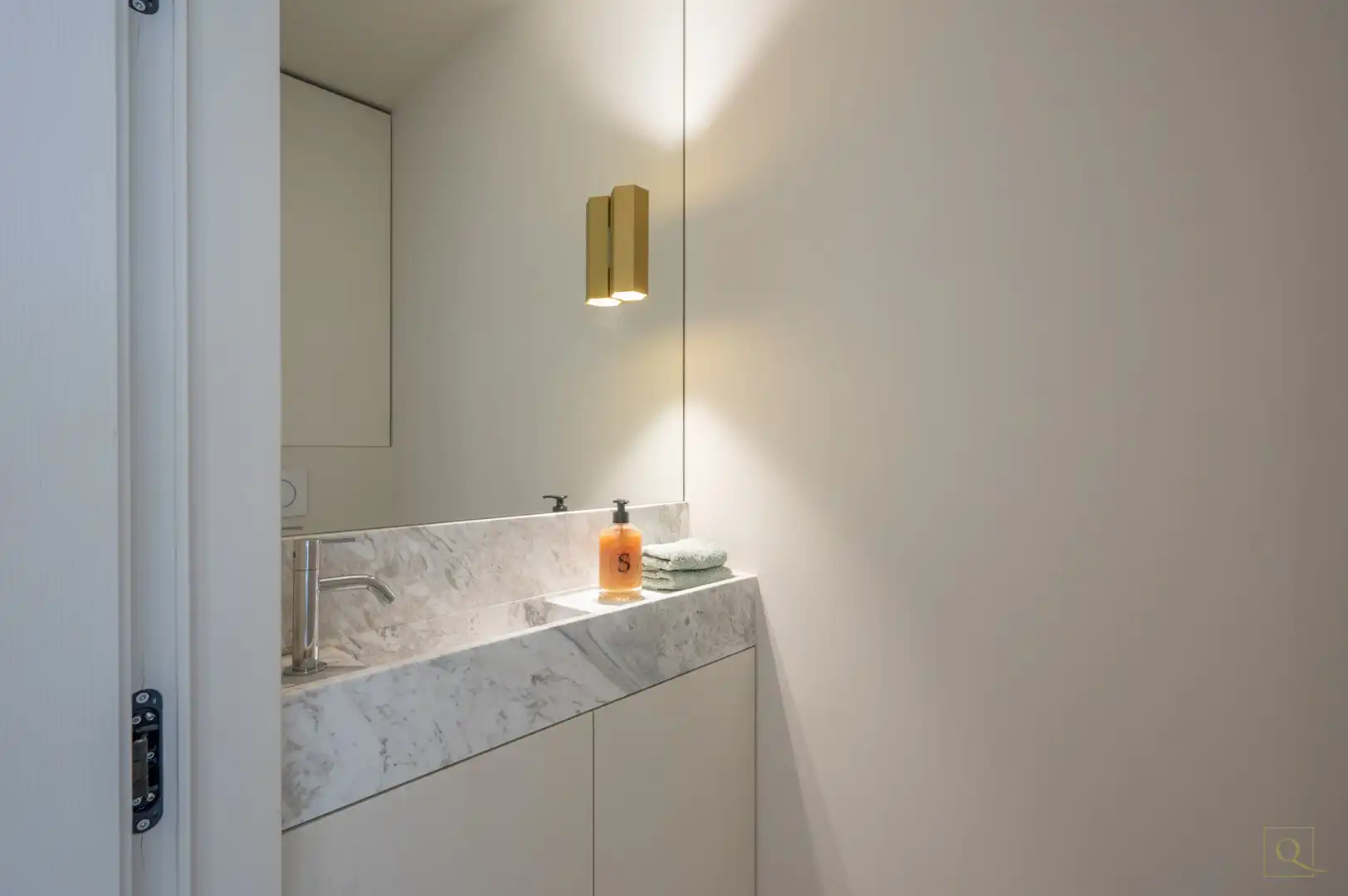 Luxueus gerenoveerd appartement op een toplocatie, op wandelafstand van de Lippenslaan en de zeedijk. foto 18