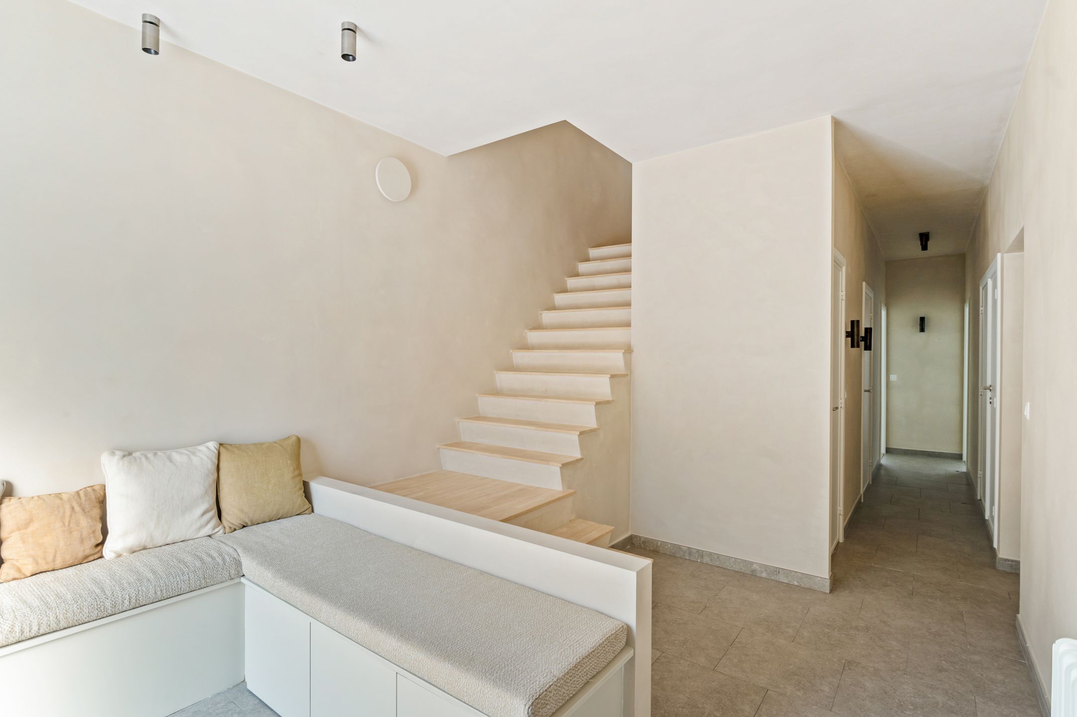 Prachtig gerenoveerde woning (3 slk.) op de Oosterveldwijk foto 4