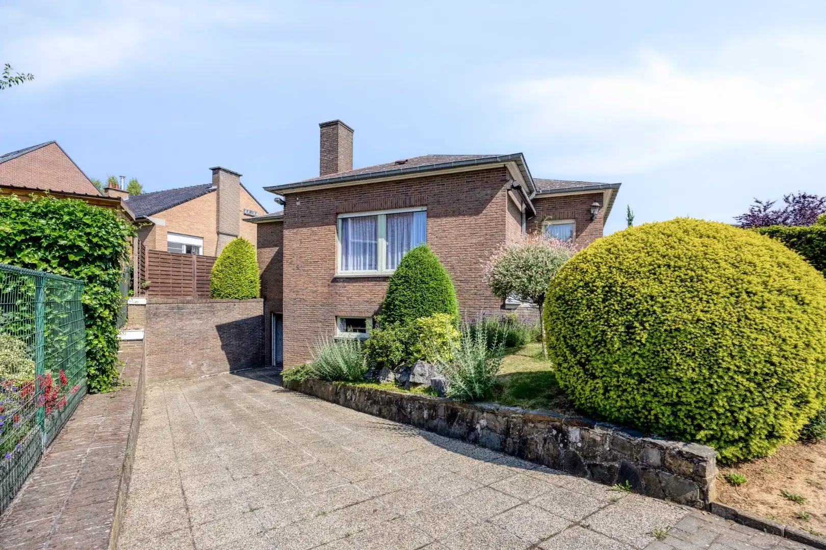 BUNGALOW – 2/4 kamers, garage & kelders – 1650 BEERSEL foto 2