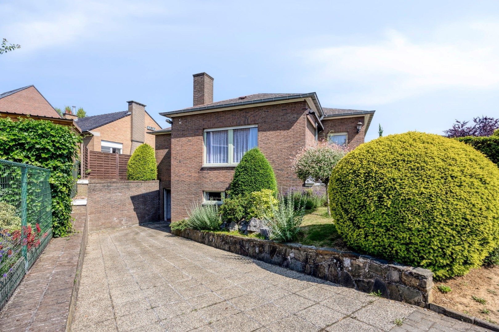 BUNGALOW – 2/4 kamers, garage & kelders – 1650 BEERSEL foto 2